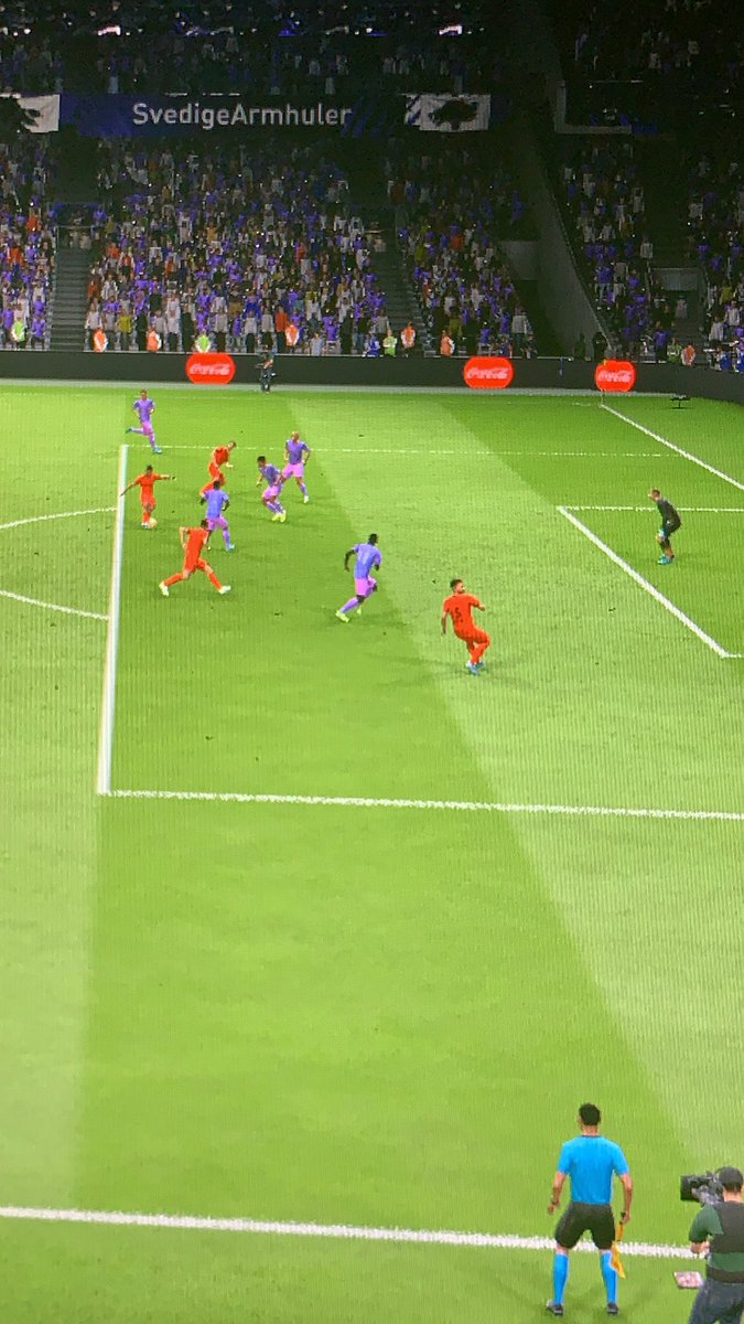 Last patch -“Offside is fixed” Naaah. 1 m offside, rebound-goal. No need to fix ur game @EASPORTSFIFA, never touching FUT again.