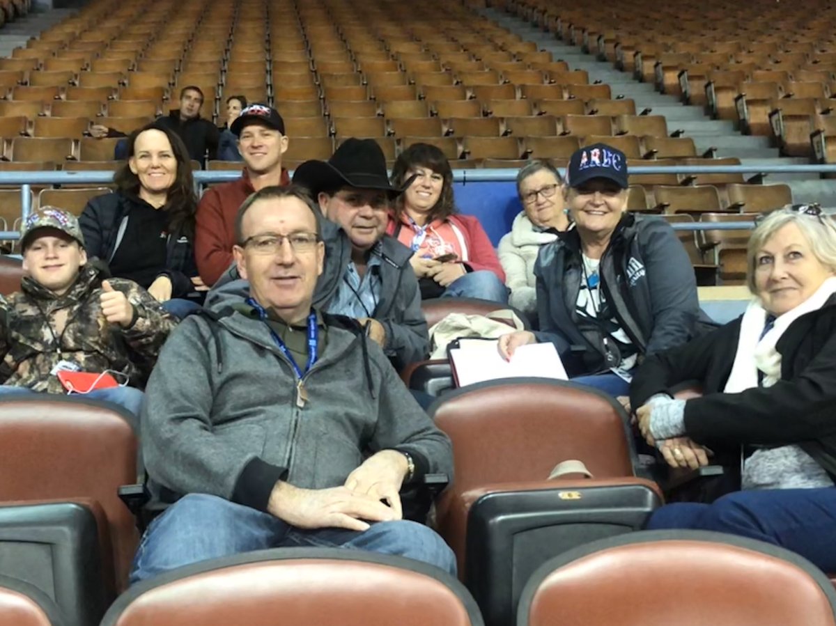 gitamckenna's tweet photo. A few of the Reining Australia members havin fun in okc @nrha
#nrhafuturity2019
#RAPride #aussieaussieaussie @Mophead83 watching the NP Futurity https://t.co/6yoFTR8NAM