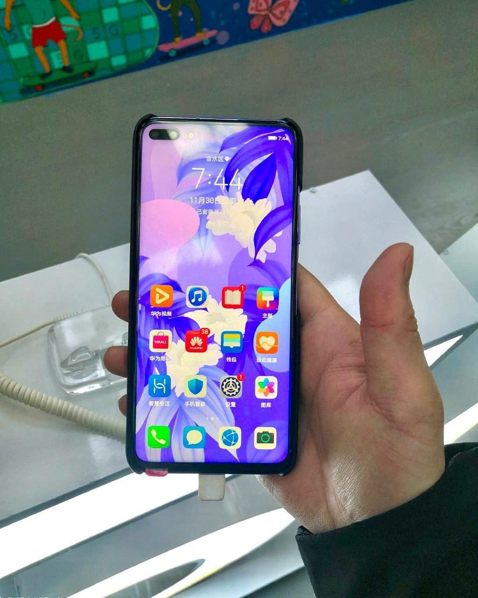 Q8GeekTech's tweet image. تسريبات📍
ظهور تسريبات واضحة لهاتف #هواوي القادم #Nova6 
ببصمة جانبية وكامرتين امامية محفورة بالشاشة و 4 كاميرات خلفية من ضمنها كاميرة TOF