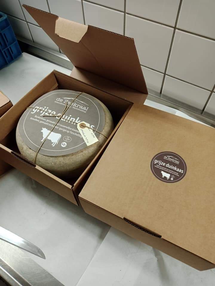 Vandaag weer een aantal mooie Grijze Duinkazen klaargemaakt voor verzending #terschelling #dezeekraal #heerlijkekaas #puurnatuur #gerijptineenbunker