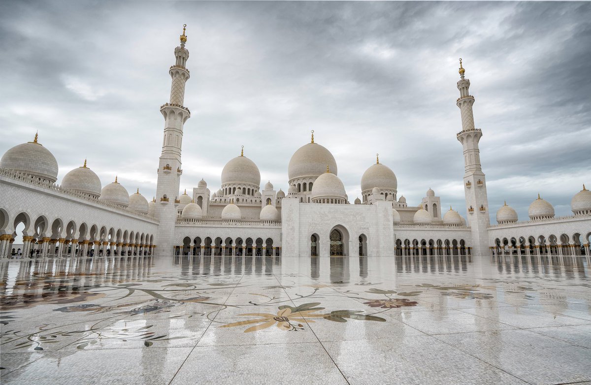 pmichellon's tweet image. White &amp;amp; cloudy #architechure #AbuDhabi