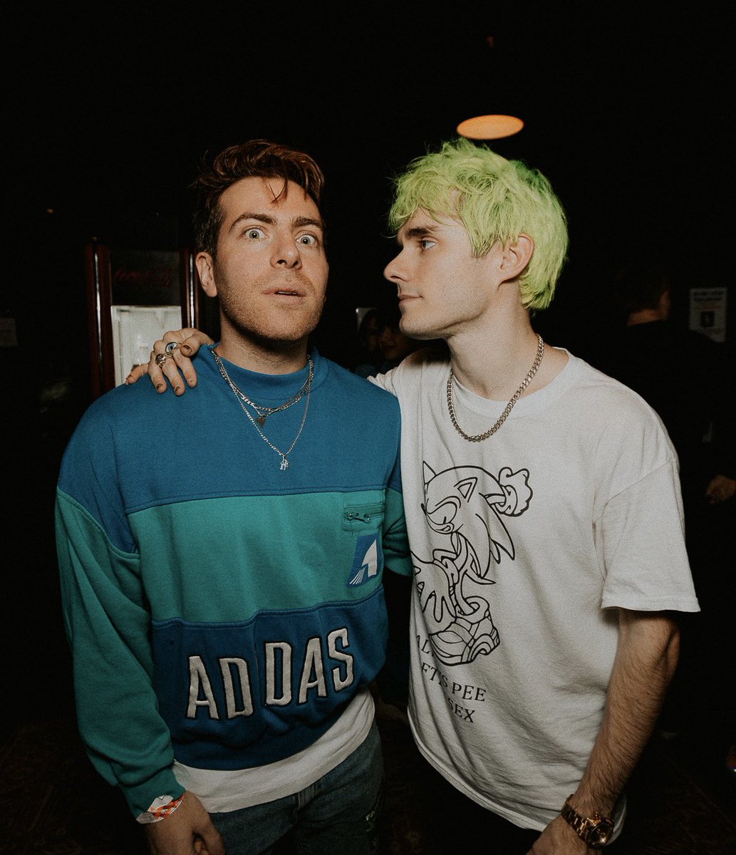 awsten's tweet image. HOODLY ALLEY (LEFT) AND HIS MOM (RIGHT)