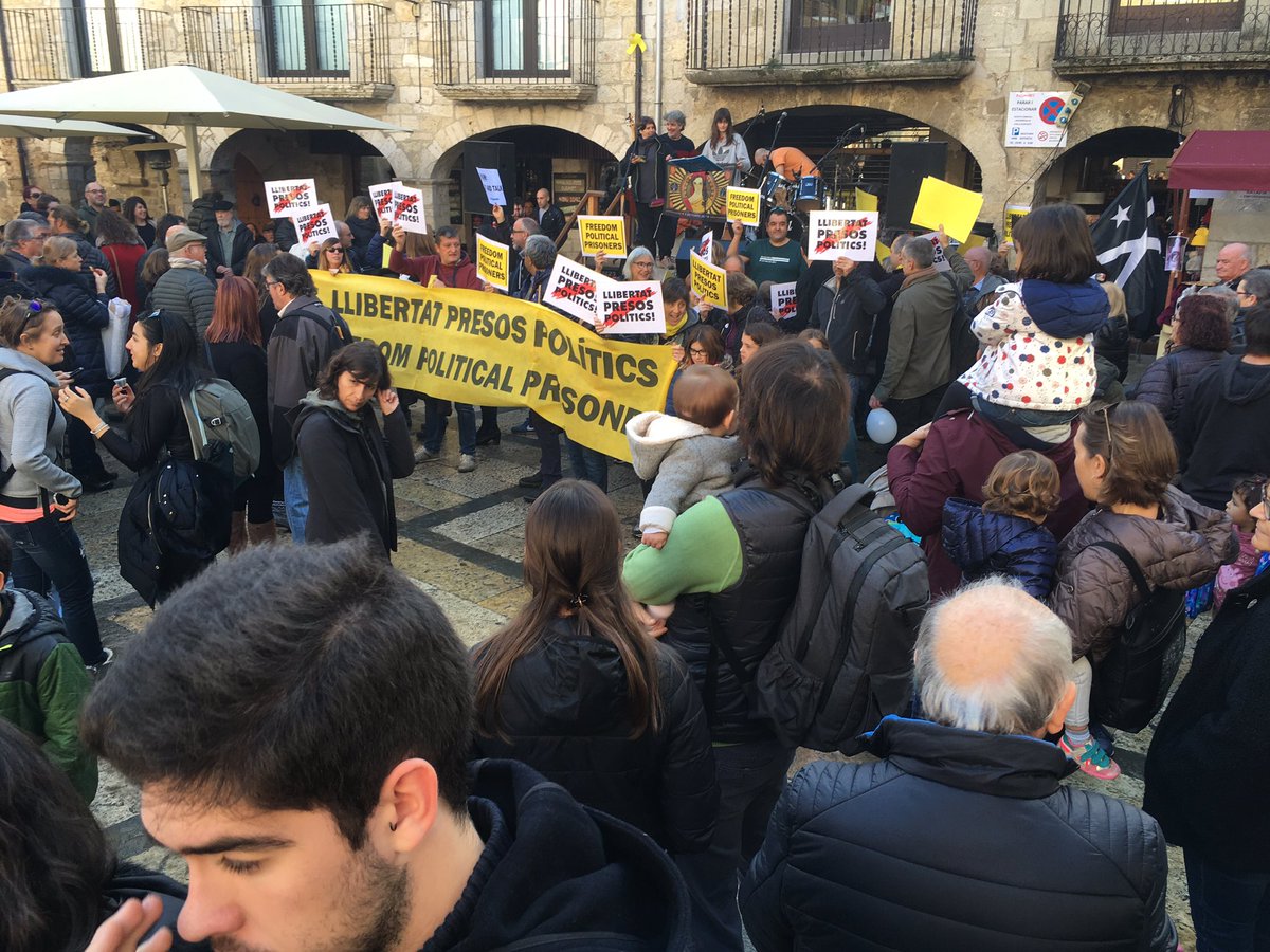 Felicitats a <a href="/Aj_Besalu/">Ajuntament de Besalú</a> <a href="/besalu_turisme/">Besalú Turisme</a> <a href="/Vadorgarbos/">VadorGarciaArbos</a> @jsurina per l’èxit de la XXVII Fira de la Ratafia !