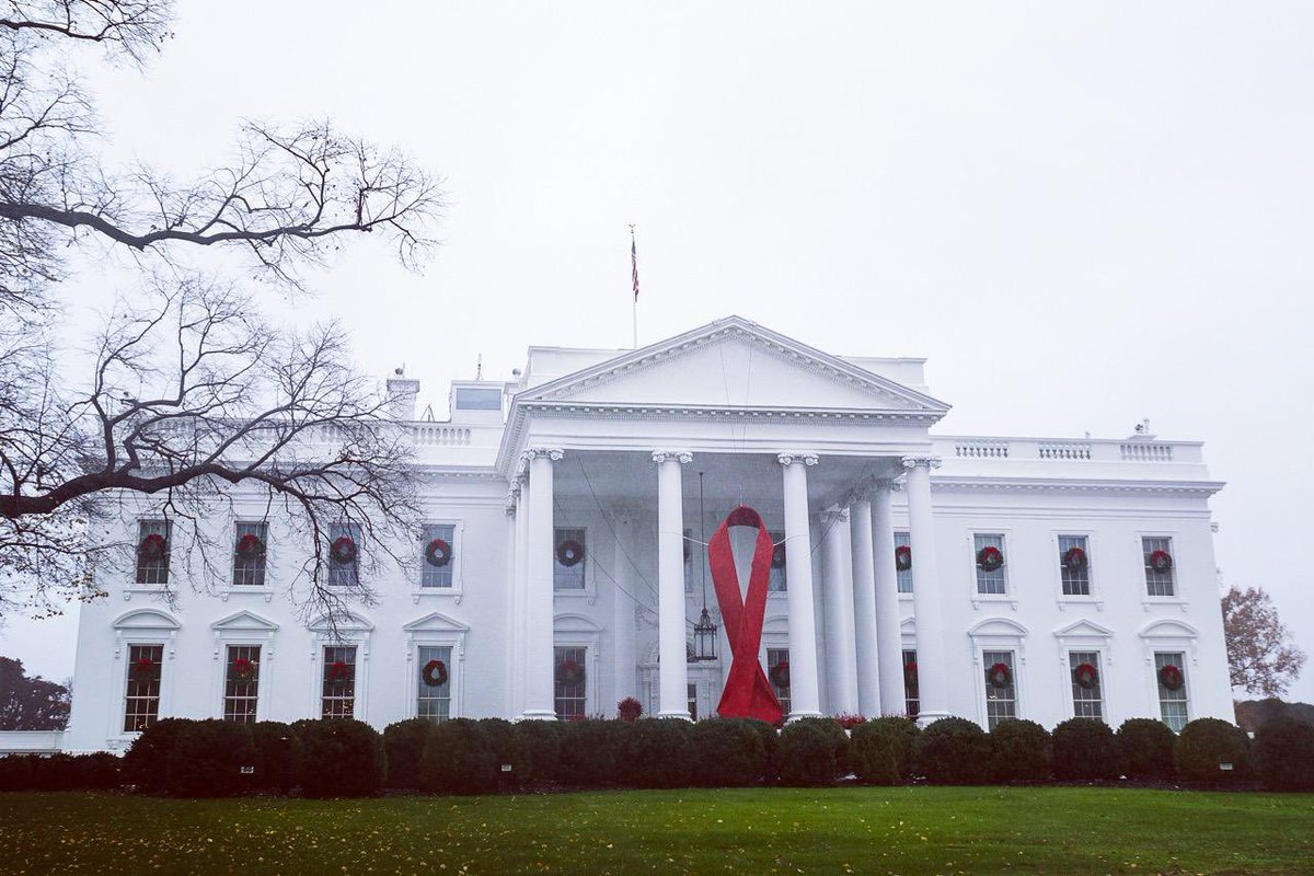 Today we stand with everyone living with HIV & AIDS, and honor those we have lost.  #WorldAIDSDay @WhiteHouse