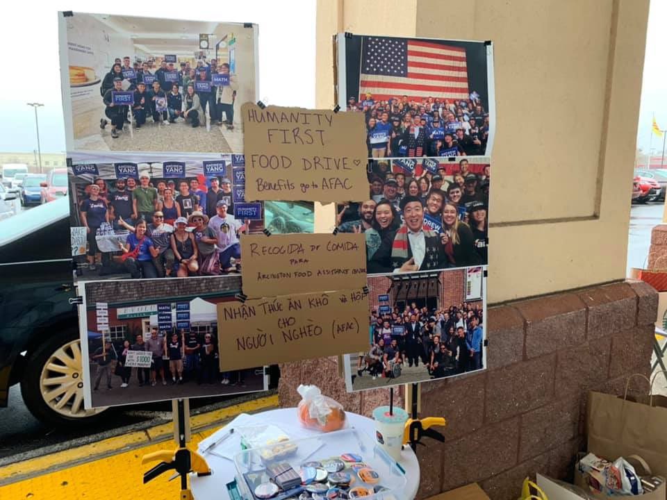 meghowll's tweet image. Great day hosting a food drive for Humanity First! It was cold, wet, and rainy but the Yang Gang still showed up and collected/donated food, passed out buttons and business cards, and helped spread the word about Yang!  #PledgeForHumanity #yanggang #yang2020 #yangsupernova