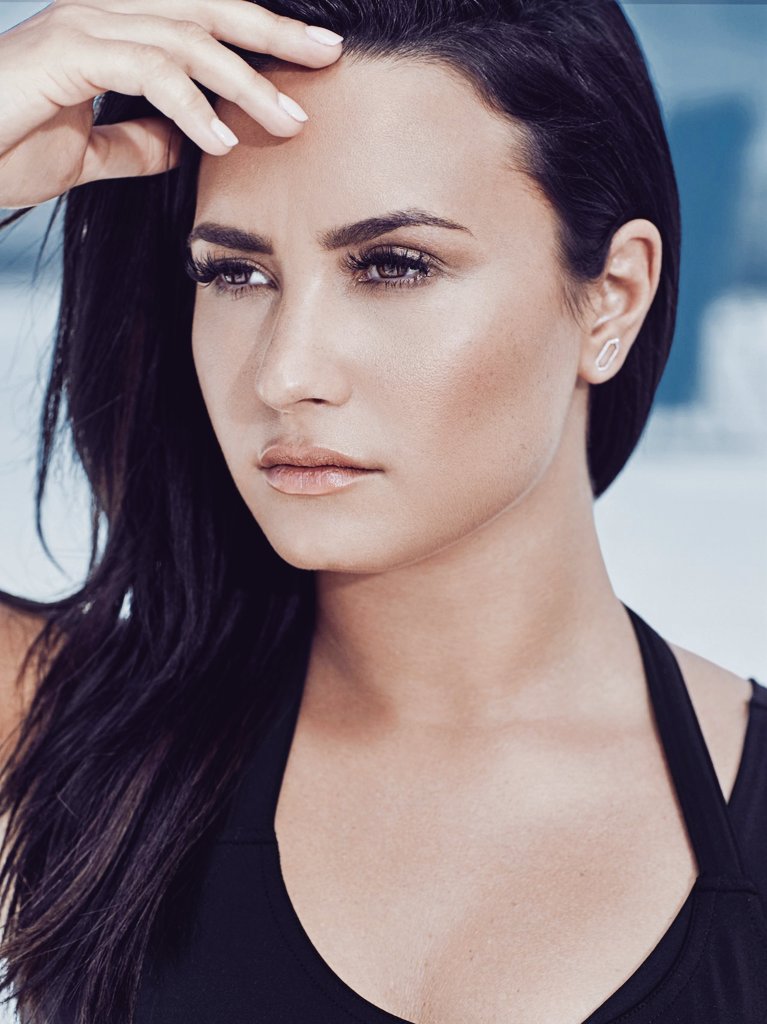 ·  　　 +  ˚ ·  　　  ˚ 
　　　　　　 ˚    · 　  　
 .  
       She stood in the storm 
and when the wind didn't blow her
way, she adjusted her sails.  

. *  .  　　　　 　.　　 　
　 . * .　 　 ⋆ * ·   ✹ 
　　　　　 .· .