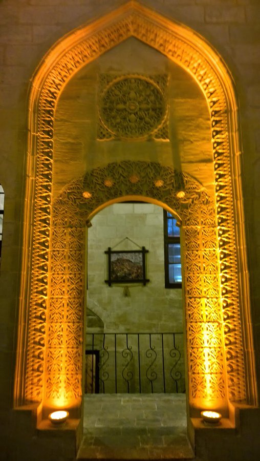 melfinans's tweet photo. Tür im historischen villa, 12. Jahrhundert Die Kultur #Assyriens In neuassyrischer Zeit lassen sich auch Einflüsse der #Aramäer, #Babylonier sowie der #Iranier feststellen Das ist eine Museumsstadt wie #Assyrians #Mardin 🇹🇷#Turkei von: @Sehri_Mardin https://t.co/NUaEWglYPd