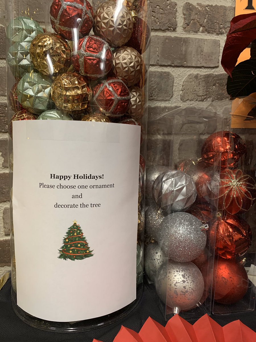 Cesar93THD's tweet photo. Holiday vibes at the Hillsdale Home Depot #hillsdalepride https://t.co/kEYrnmq3WH