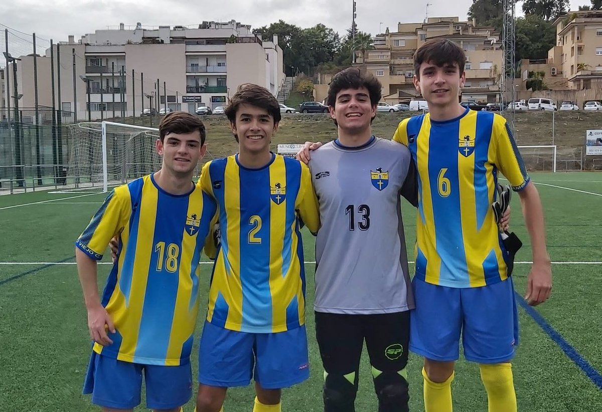 Hoy la familia del camino viejo está de enhorabuena, han debutado en el primer equipo dos Jugadores Juveniles Nano y Pablo Nieto como antes hicieron Pedro y Jaime. ya son 4 los canteranos  que debutan en 2°Andaluza sénior felicidades chavales  #YoSoydelCaminoviejo