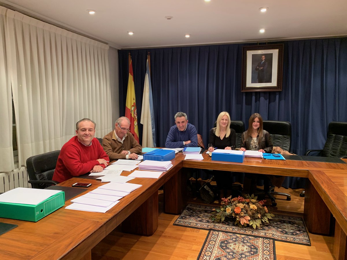 AELG (@aelg) on Twitter photo Fallo do II Certame de Poesía Torre de Caldaloba:
axendacultural.aelg.gal/2019/12/02/fal… <a href="/Augamarinha/">Iria Collazo</a> <a href="/M_Maseda/">Martiño Maseda</a> <a href="/armandorequeixo/">Armando Requeixo</a> Fallo do II Certame de Poesía Torre de Caldaloba:
axendacultural.aelg.gal/2019/12/02/fal… <a href="/Augamarinha/">Iria Collazo</a> <a href="/M_Maseda/">Martiño Maseda</a> <a href="/armandorequeixo/">Armando Requeixo</a>