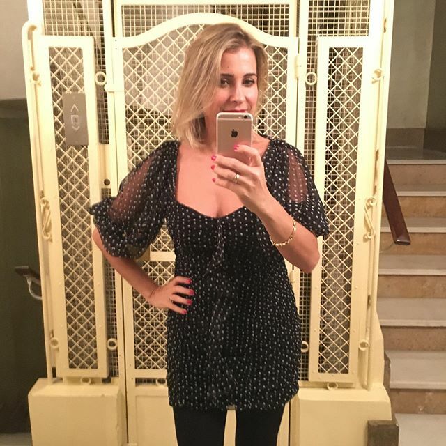 ruthmaca's tweet photo. La semana pasada se me rompió el móvil y he estado 10 días sin Instagram, sin correo en el teléfono y con un whatsapp que iba a pedales. No os puedo describir la tranquilidad 🤣🤣🤣. No me he enterado ni del Black Friday, una maravilla. Lo único malo es que he perdido un puñado… https://t.co/tfUb1rDFyt