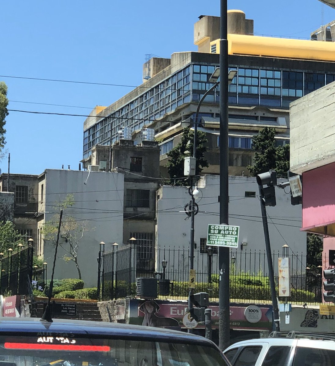 santiagolivera's tweet photo. @martinronmural Qué opina ud.? Habrá chances de hacer algo con esas medianeras aburridas en la manzana de la Biblioteca Nacional? #MuralesBA https://t.co/TKov9wZdKa