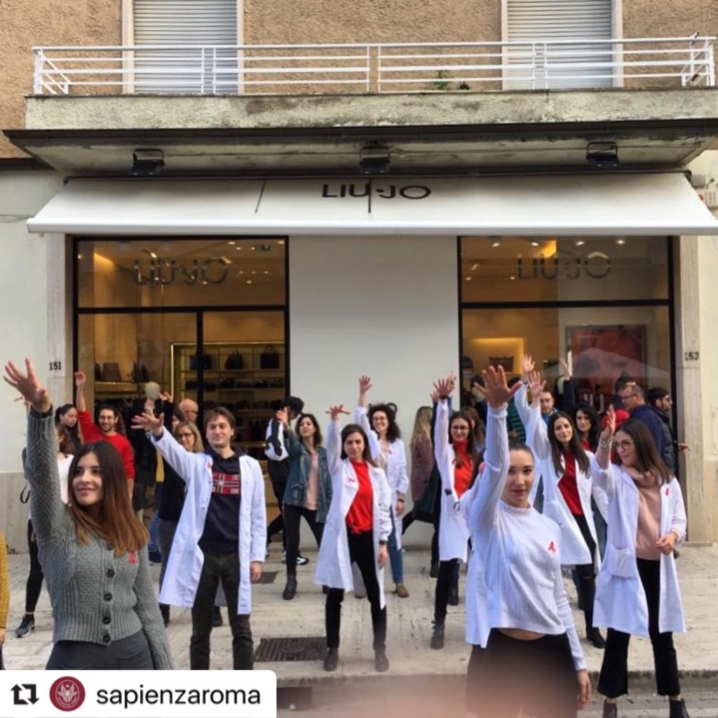 SapienzaRoma's tweet photo. L’unione fa la differenza, communities make the difference: per il #WorldAidsDay, gli #studentiSapienza di Medicina sono stati ancora protagonisti di diverse iniziative di sensibilizzazione sull’#Hiv ➡️ https://t.co/LwUbu2GZ7r
#WorldAidsDay2019 #Dspmi_Sapienza #Dsbmc_Sapienza https://t.co/c3xUSuS4mP