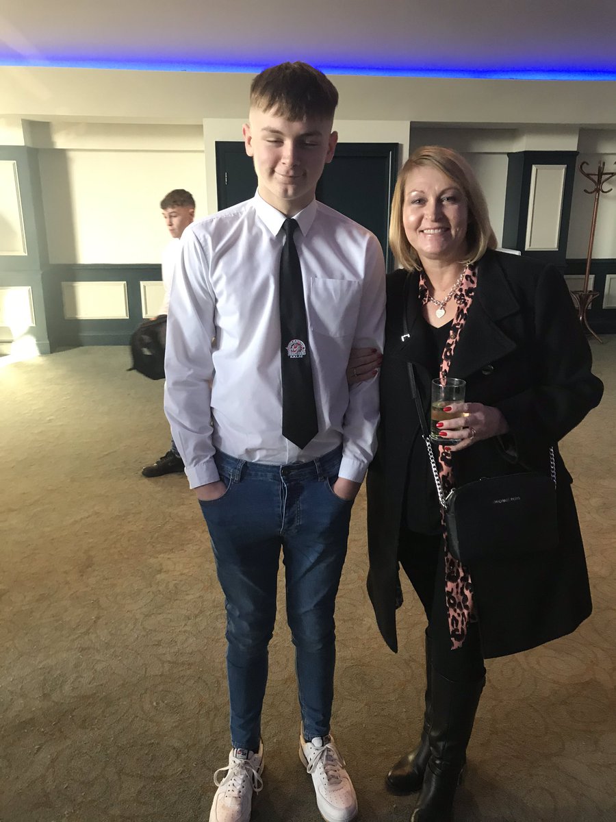bagsdaisy543's tweet photo. Proud rugby mama’s, well done lads 🏉🏉🏆🏆💪 #normantonknights #topofthedivision #u15’sherewecome https://t.co/1vGCK2trkK