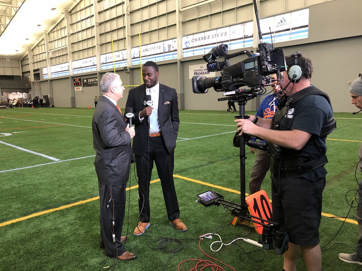 DanInTheStudio's tweet photo. Another #FootballWeekInMichigan is in the books. 

#FWIM https://t.co/zzV7dtsuGf