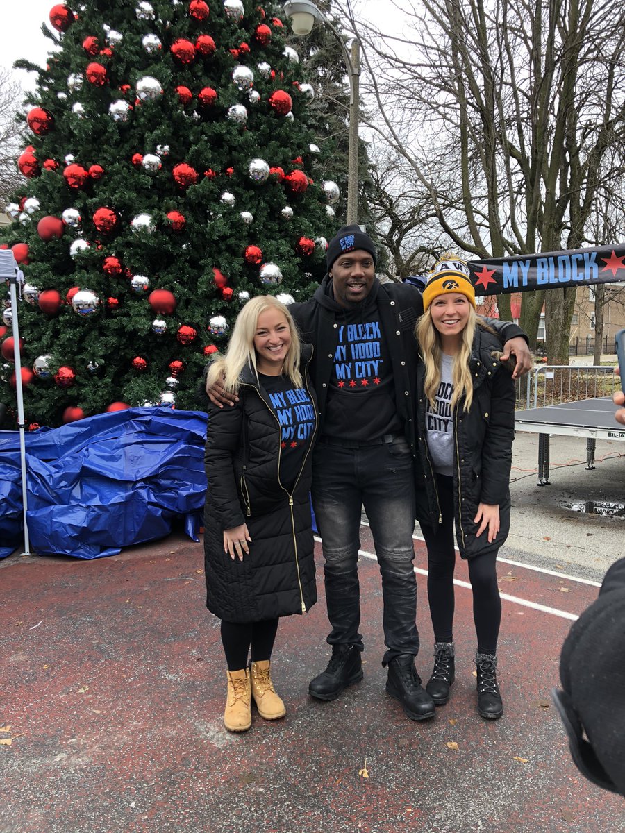 CordeliaSeidel's tweet photo. @mbmhmc celebrating and decorating every part of our city!! @elizabethaudrey #MLKLights #OneChicago https://t.co/7PrtxfBDsp