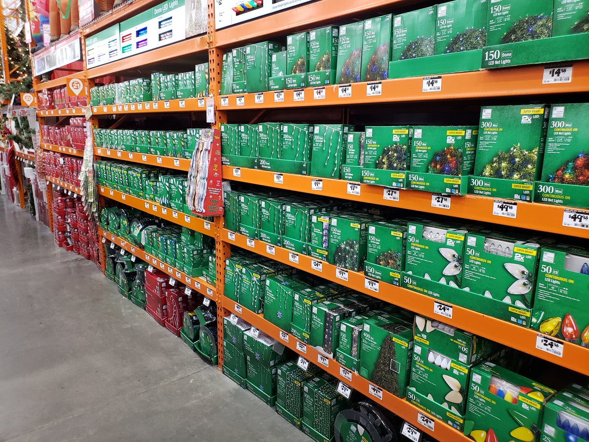 MattJordanHD's tweet photo. Sure doesn't look like Garden is beating plan by 121%!!! Supervisor Chad and his team are doing an amazing job keeping our holiday event full for our customers. #makeemcry #THDHolidayCaptain @hdjeff2001 @belford_melissa https://t.co/HJVuEBuNSn
