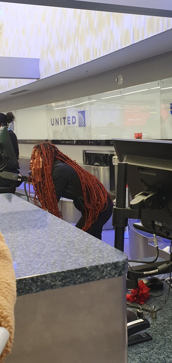mau_serna's tweet photo. @AirCanada hey! I'm standing here at columbus with 2 women than apparently have no clue of how to help us.. our flight was cancelled https://t.co/3YZqqs0BPN