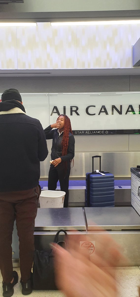 mau_serna's tweet photo. @AirCanada hey! I'm standing here at columbus with 2 women than apparently have no clue of how to help us.. our flight was cancelled https://t.co/3YZqqs0BPN