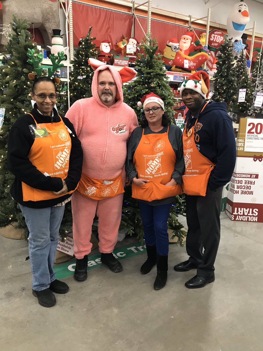 Jballender's tweet photo. 1411 is in the Christmas Spirit https://t.co/Jfd89mgv2Q