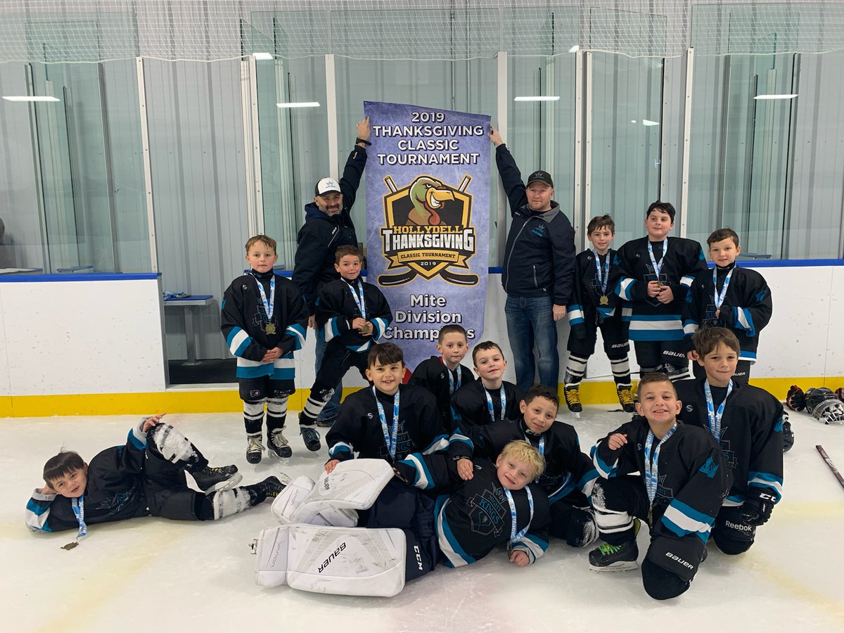 Night Kings win the Hollydell Ice Arena's 
Thanksgiving Classic Mite B Championship!