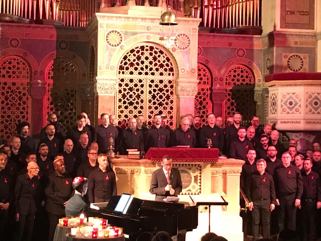 MarkRegev's tweet photo. 🕯This #WorldAIDSDay I joined @TweetWLS🕍 for an incredibly moving service with @IsraelAIDStf, @LdnGMC &amp; so many others.

As we remember all those who have lost their lives, we recommit to ending the stigma and reaching #ZeroHIV. https://t.co/O9Mhs76FZc