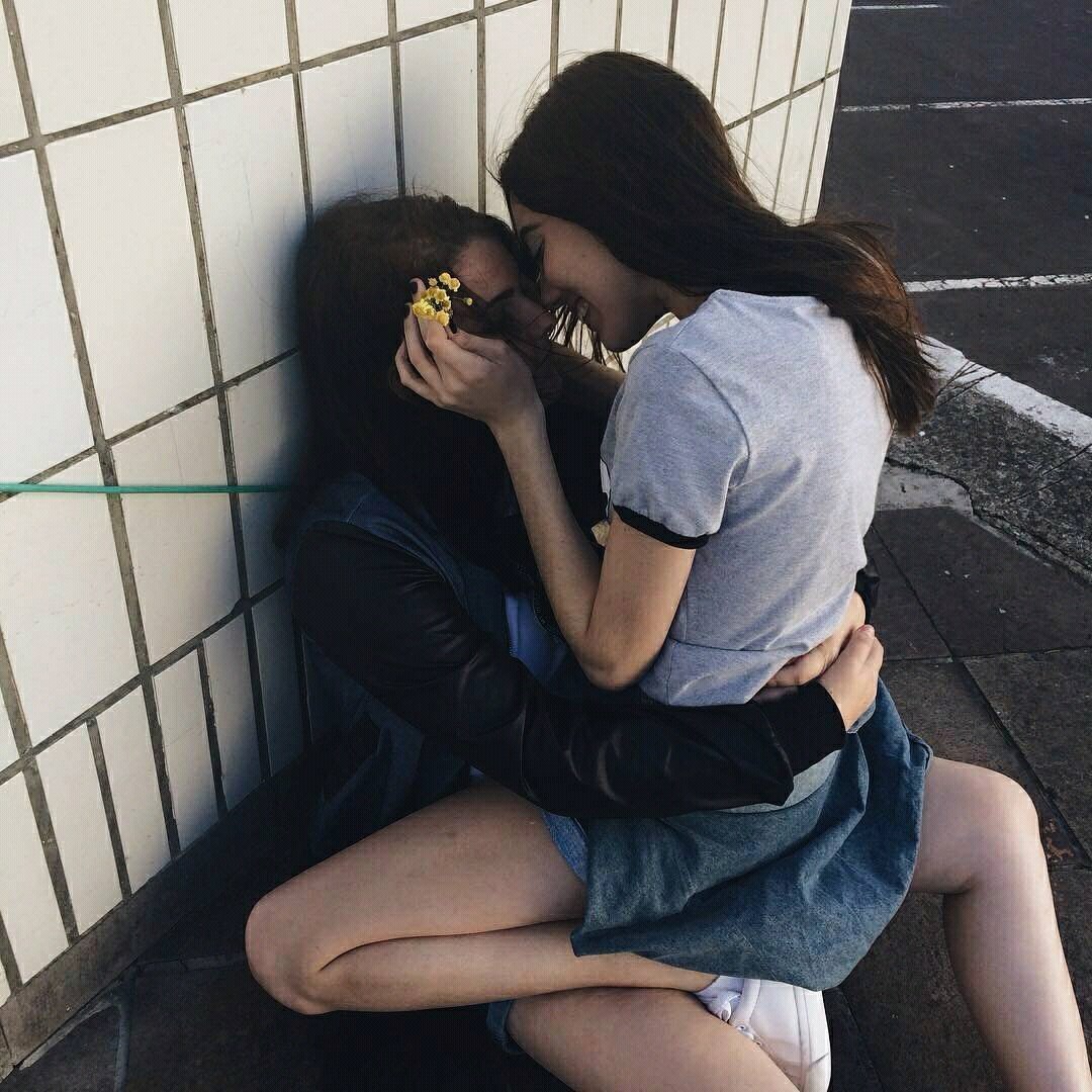 ЛГБТ девушки