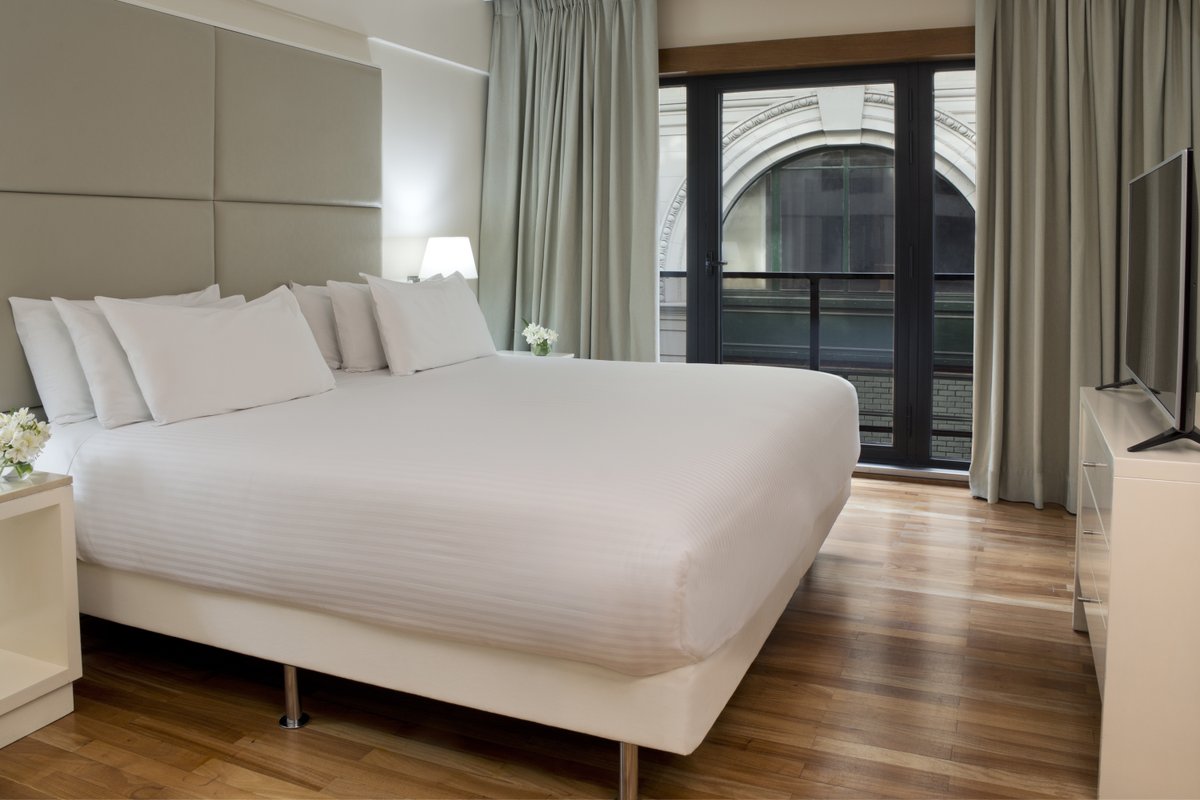 La felicidad de no tener que poner un despertador para el día siguiente.
Los #LazySundays, el plan que te proponemos para disfrutar más tus viajes. 
Conocé más - bit.ly/nhbuenosairesf… #MiDestinoNH #ExperienciasNH