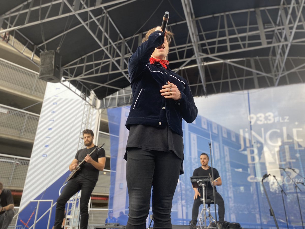 933FLZ's tweet photo. Tell meeeeee how @spencermusic IS PERFECTION! Performing live NOW at the #FreeShowPreShow! #FLZJingleBall https://t.co/e7MRlPHCZZ