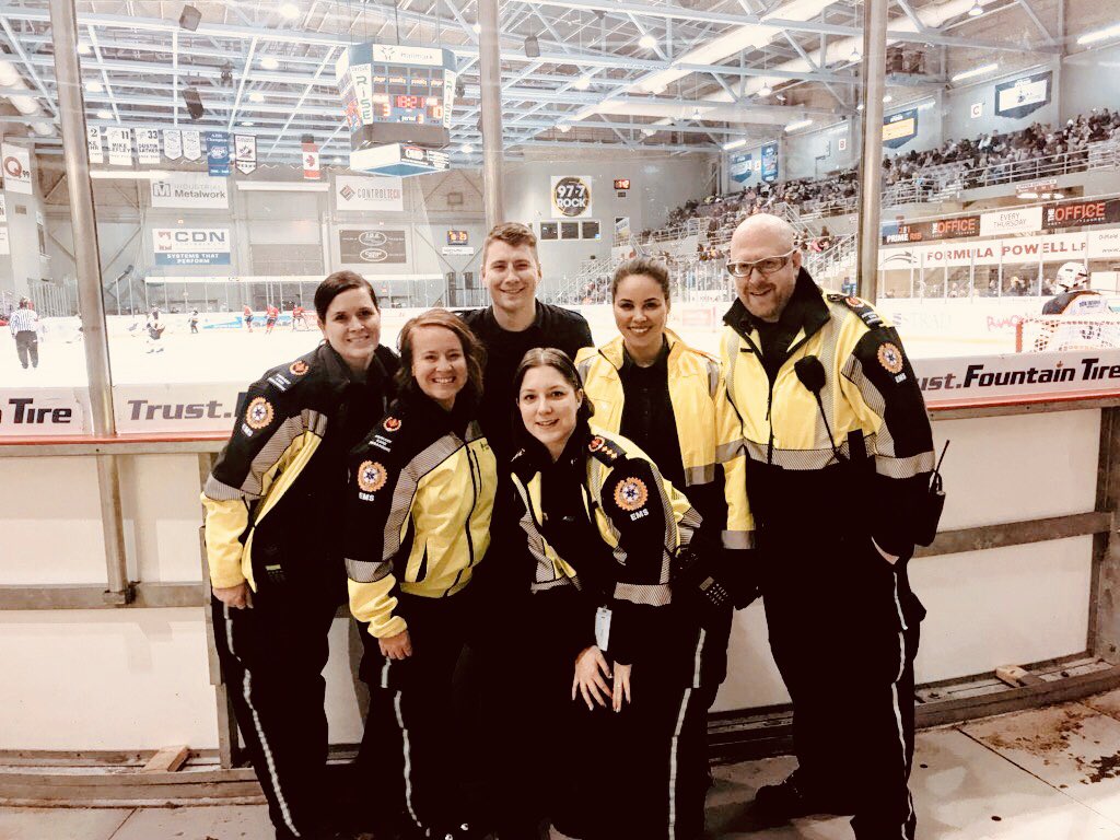 PiersonDallas's tweet image. #yourEMS ⁦@ahs_ems⁩ ⁦@CityofGP⁩ for the Police vs Fire Charity Hockey Game