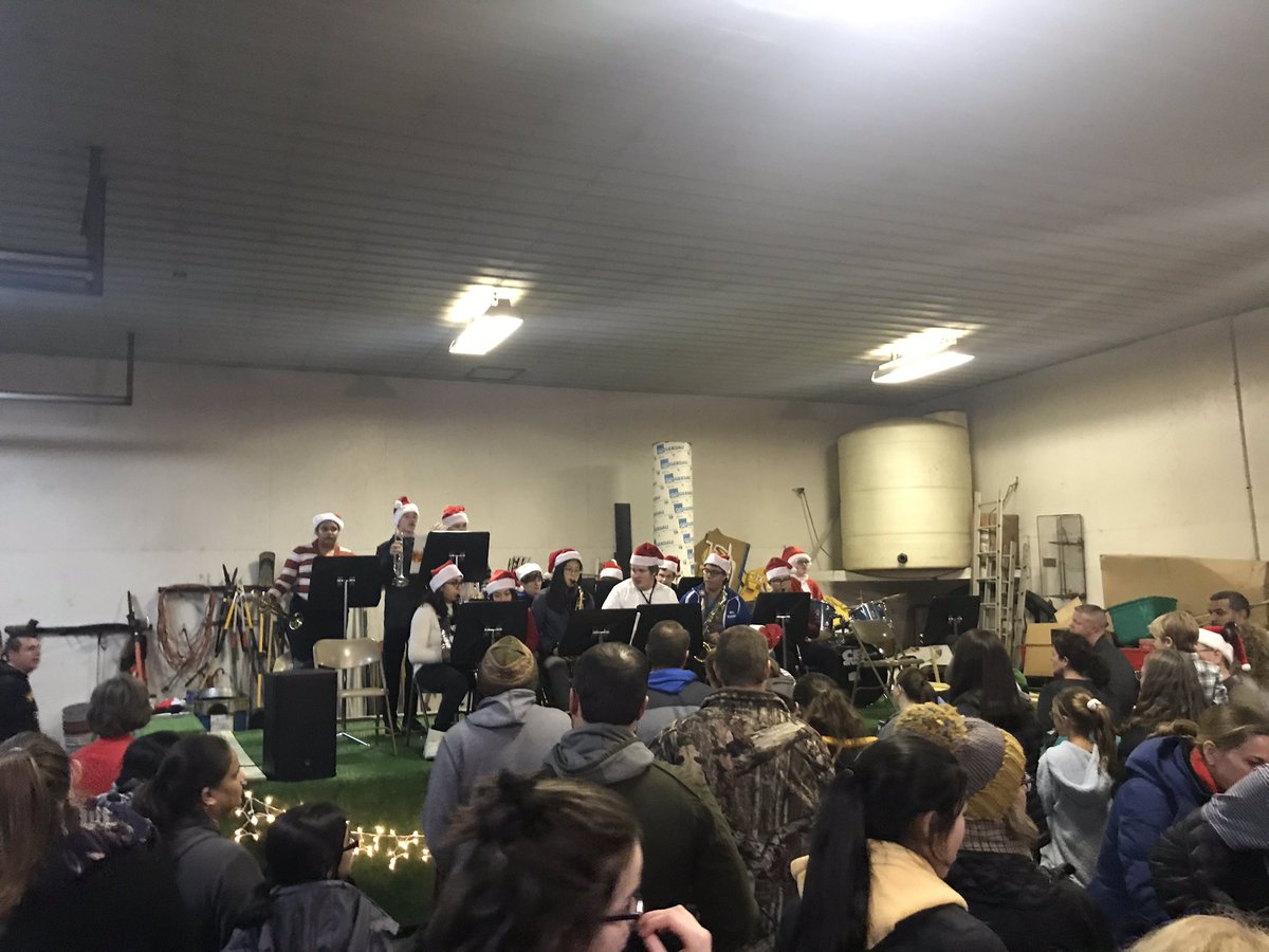 MTFBands's tweet image. MFHS Jazz Band had SNOW much fun playing at tonight’s Forsyth Tree Lighting! #MFH4Ever #mtfproud