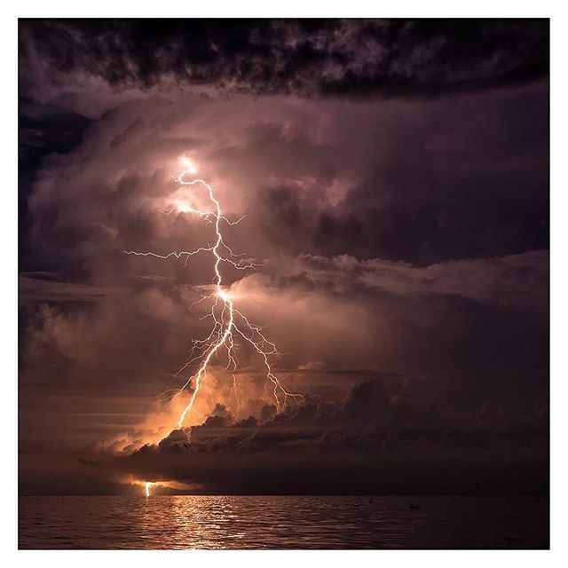 Guia1noticia's tweet photo. Catatumbo Power ⚡️⚡️ •
Fotografía por @wmeleanfoto 📍Laguna de Ologa , Sur del Lago de Maracaibo
Comparte @dronemaracaibo
.
#relampagodelcatatumbo #ologa
#surdellago https://t.co/8HxfzRXNth