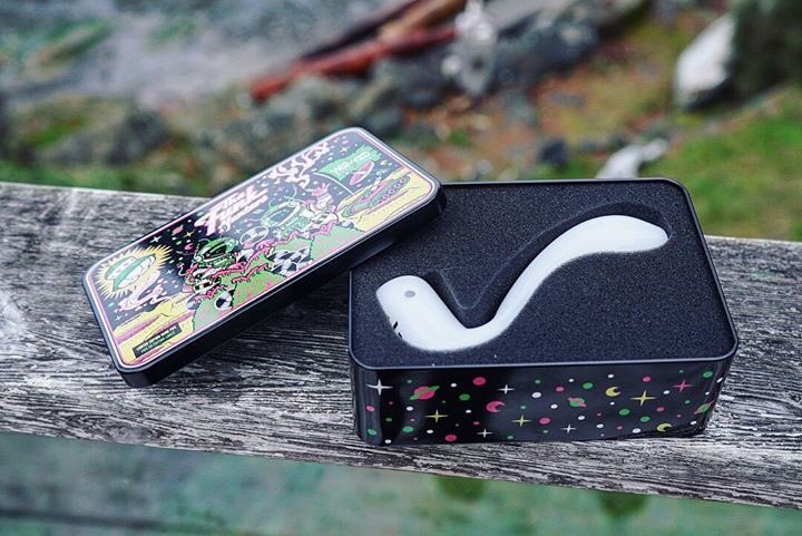 thefunkhunters's tweet photo. Santa’s got a new glass pipe to hit this Holiday season! 💨🎅

So stoked on how these turned out!  Available at our #FunkTheHalls merch booth this month 🎁👩‍🚀🎄👩‍🚀🤘 https://t.co/TM2xv8GUJQ