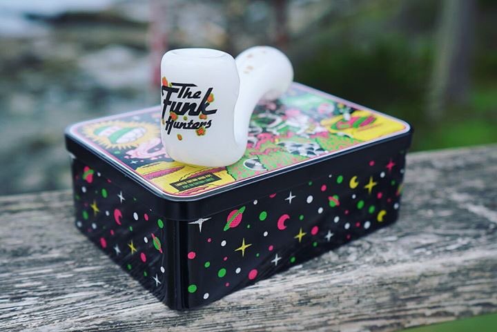 thefunkhunters's tweet photo. Santa’s got a new glass pipe to hit this Holiday season! 💨🎅

So stoked on how these turned out!  Available at our #FunkTheHalls merch booth this month 🎁👩‍🚀🎄👩‍🚀🤘 https://t.co/TM2xv8GUJQ