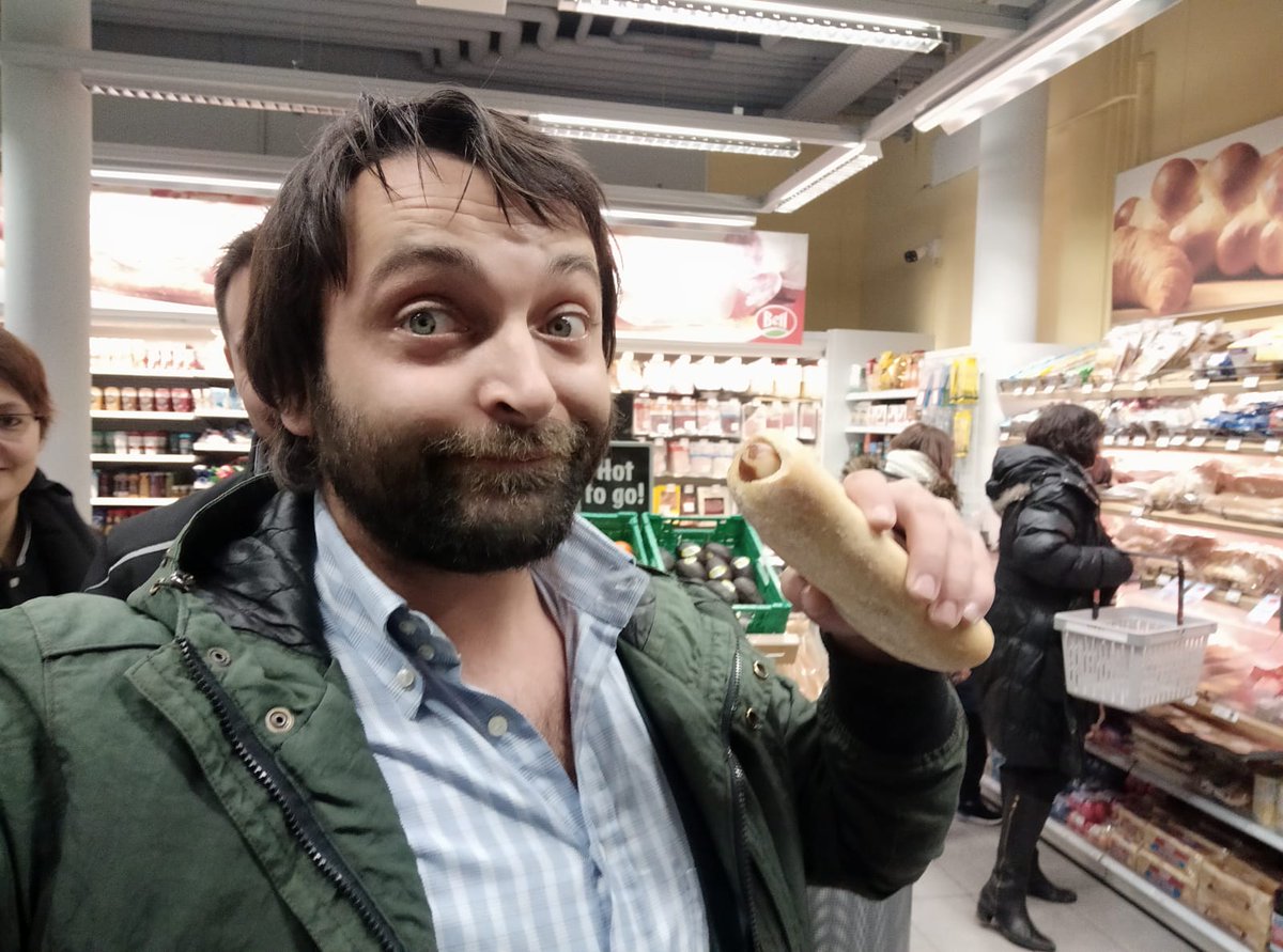 En Suiza no hay panchos <a href="/OttonelloUy/">Ottonello</a>
Pero bueno, le entramos a lo que hay igual.
#LosViajesDelChori