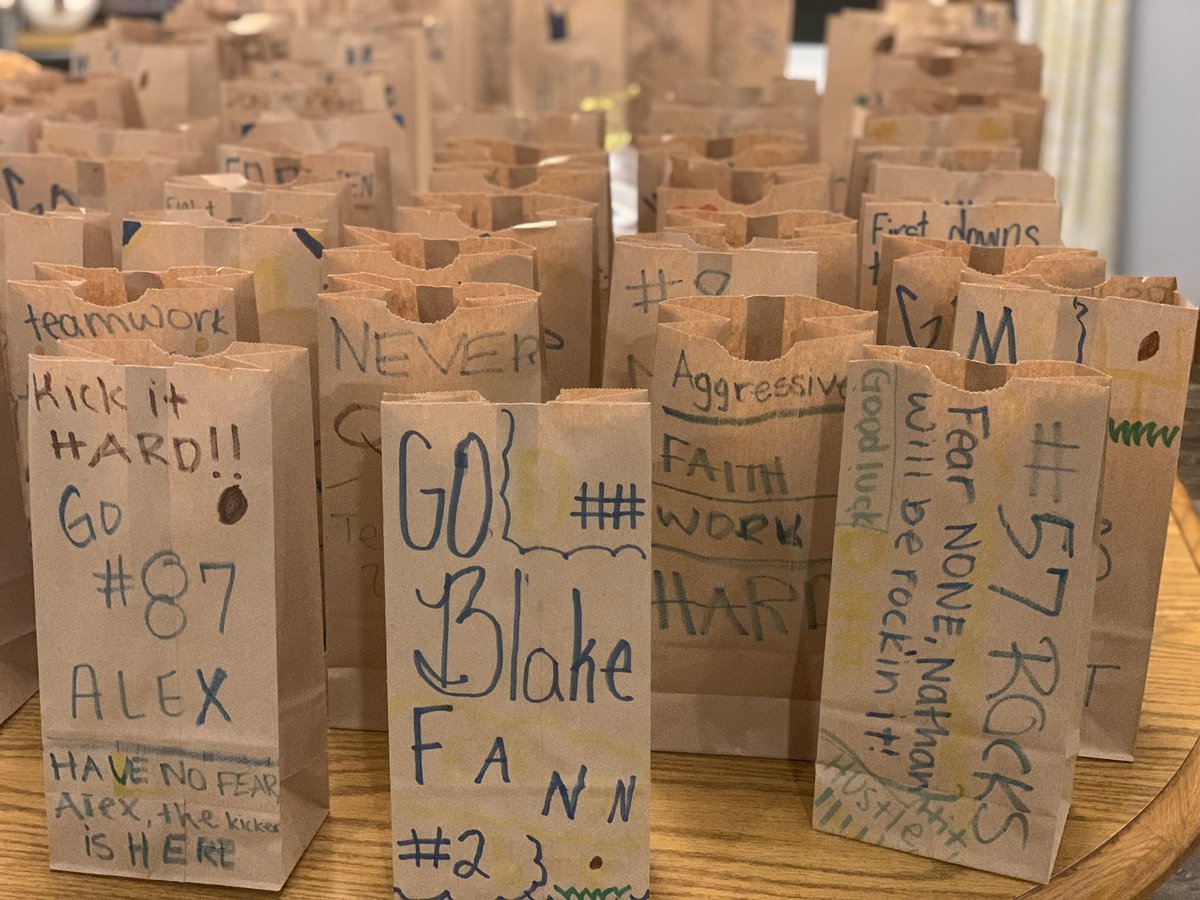 OtteAngie's tweet photo. “Sacks of Cookies” from your #1 Fans! #coachesdaughters #statebound2019 #marionflyers❤️#flyerball https://t.co/QWJ5XiqYKl