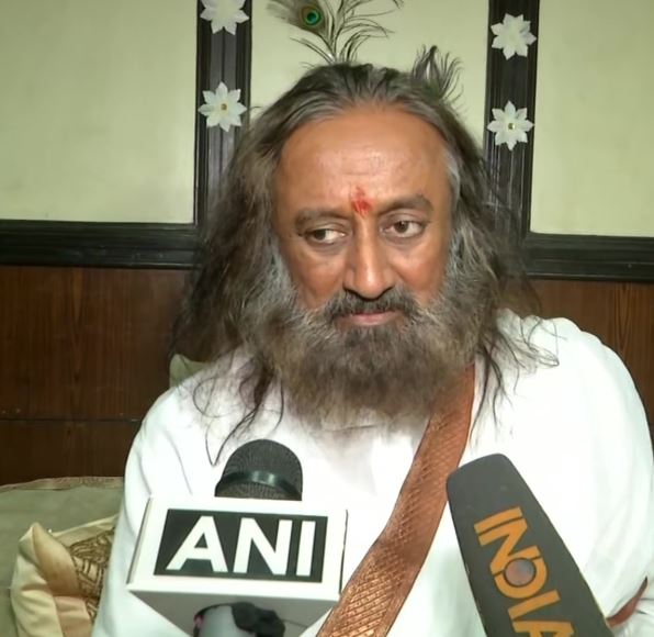 salaamtvnews's tweet image. रिव्यू पिटीशन दायर करना मुस्लिम बोडीज़ का अधिकार है। उनके पास एक मौका है। लेकिन इस मामले को अब सुलझा लिया गया है, इसलिए मैं सभी से इस पर विचार करने की गुज़ारिश करूंगा। दोनों पार्टियों ने #AyodhyaJudgment स्वीकार कर लिया है: #SriSriRavishankar 
zeesalaam.tv