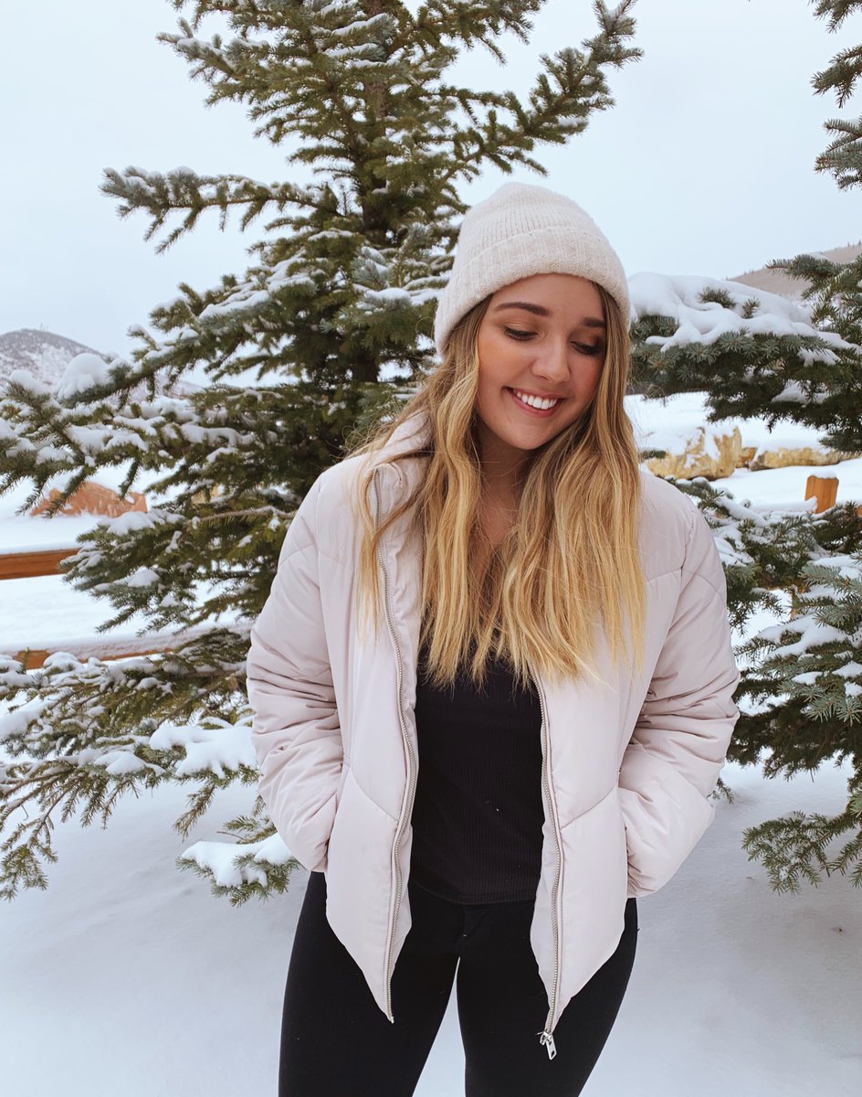 MaddyVanceMusic's tweet photo. it’s been a while! had a fun week in the snow ❄️ https://t.co/bD3t3k8DP6
