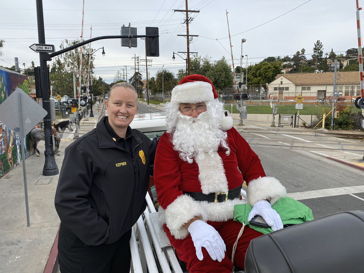 LAFDcentral's tweet photo. Today, Task Force 12 and Command 22 participated in the Highland Park Holiday Parade, along with a special guest #santaclaus 📸AC Kepner
.
.
.
.
.
.
#LAFDcentral #Battalion2 #Firestation12 #highlandpark #santaselvesworkingovertime #firefighter #emt #paramedic @LAFDtalk @JoinLAFD https://t.co/qlHcS8r1ib