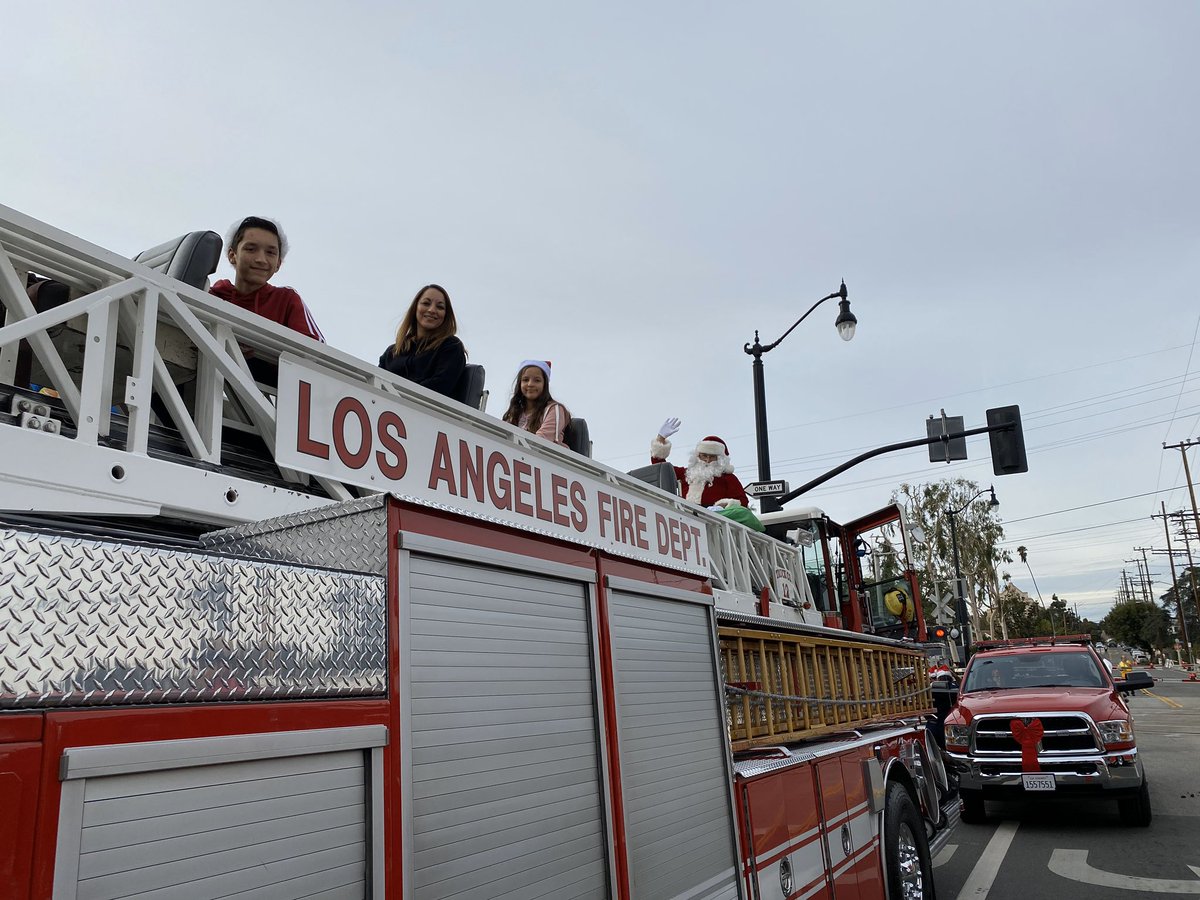 LAFDcentral's tweet photo. Today, Task Force 12 and Command 22 participated in the Highland Park Holiday Parade, along with a special guest #santaclaus 📸AC Kepner
.
.
.
.
.
.
#LAFDcentral #Battalion2 #Firestation12 #highlandpark #santaselvesworkingovertime #firefighter #emt #paramedic @LAFDtalk @JoinLAFD https://t.co/qlHcS8r1ib