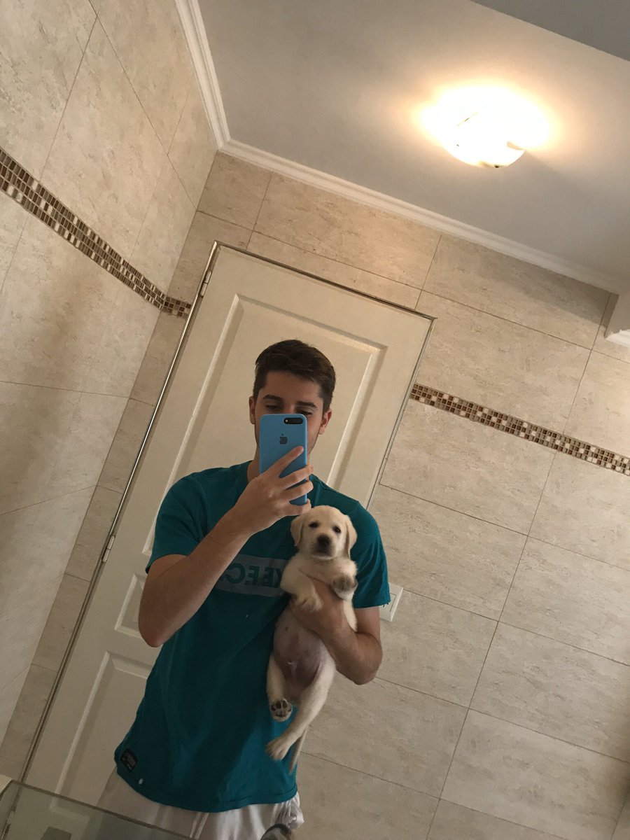 nicolerda21's tweet photo. Creció un poco en un año el bb https://t.co/DU08X5NPQe