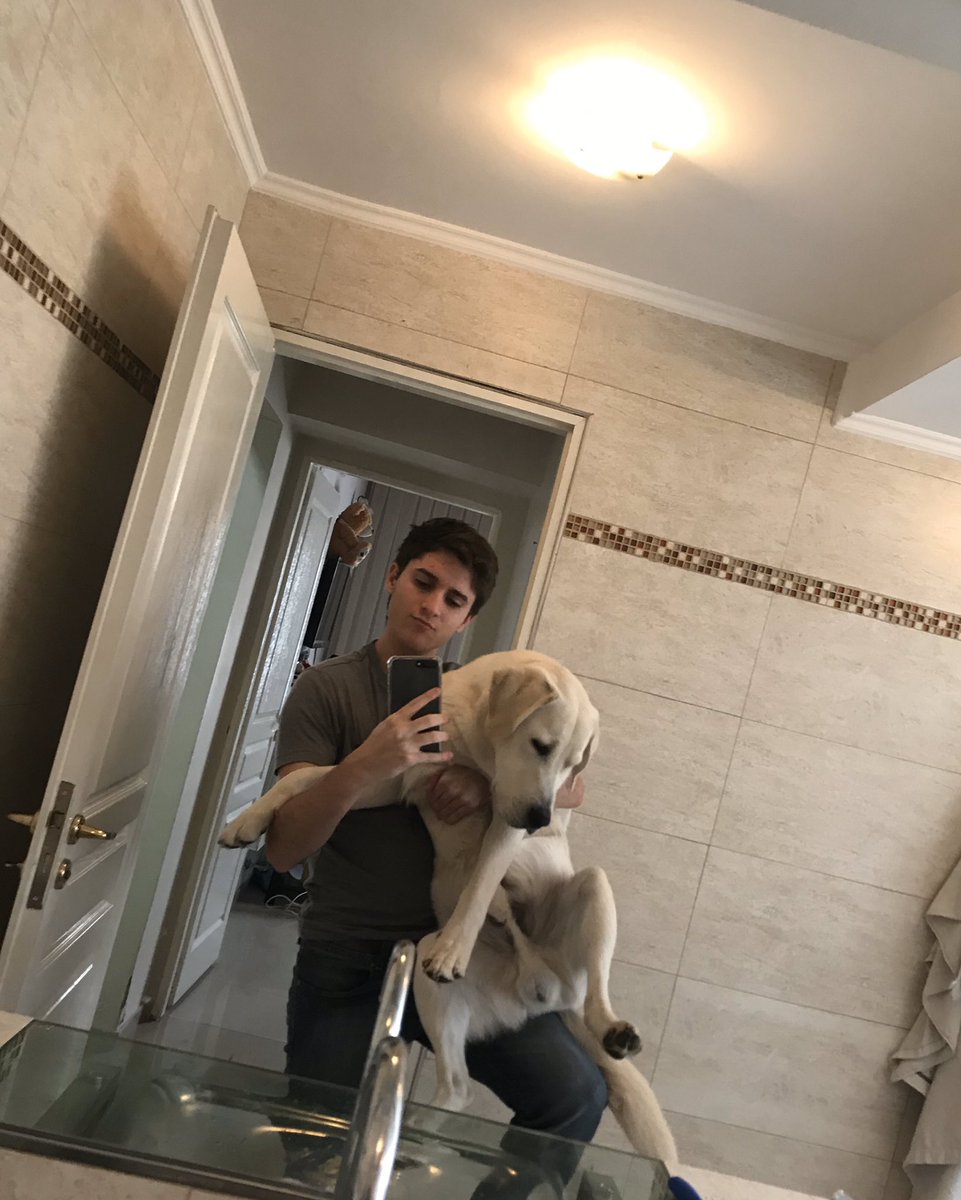 nicolerda21's tweet photo. Creció un poco en un año el bb https://t.co/DU08X5NPQe