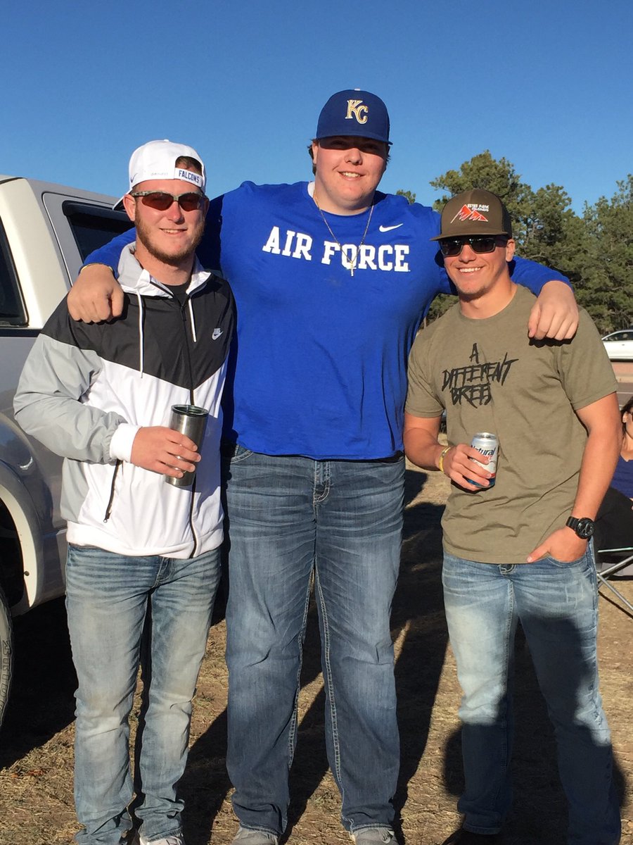 mbeagley33's tweet photo. Happy 21st Birthday to my brother @ColtonFritschen, thank you for your service to this country and can’t wait for ya to be home soon!🇺🇸🍻#Post99 https://t.co/Qhob7lVVBz