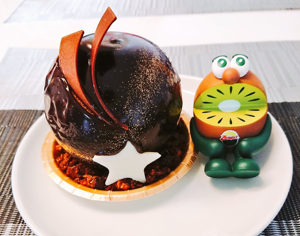 ※サムネでチューしてる絵がドーンと出るのを防止するために1枚目と2枚目に食べ物の写真を載せています。
お家でちあふゆイチャイチャタイム❄️?4枚目の画像はチューがあります…!何でもしてくれるたかふみに甘えんぼなりょうちんです。パジャマはジェ○ピケ☺️ちあふゆぬくぬくイチャイチャして…