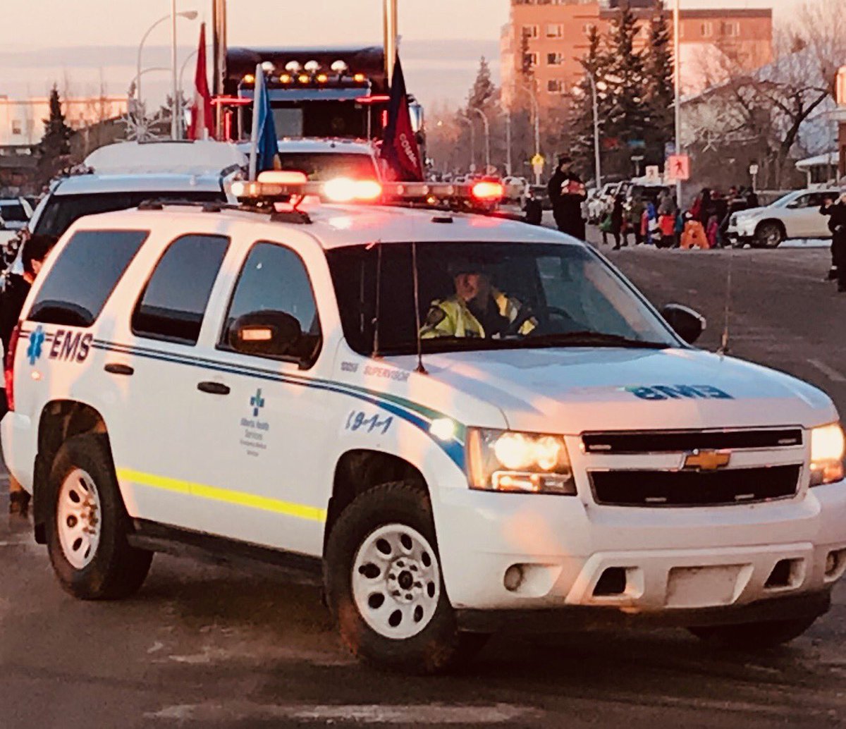 PiersonDallas's tweet image. #yourEMS ⁦lighting up ⁦@CityofGP⁩ Santa Claus Parade ⁦@ahs_ems⁩