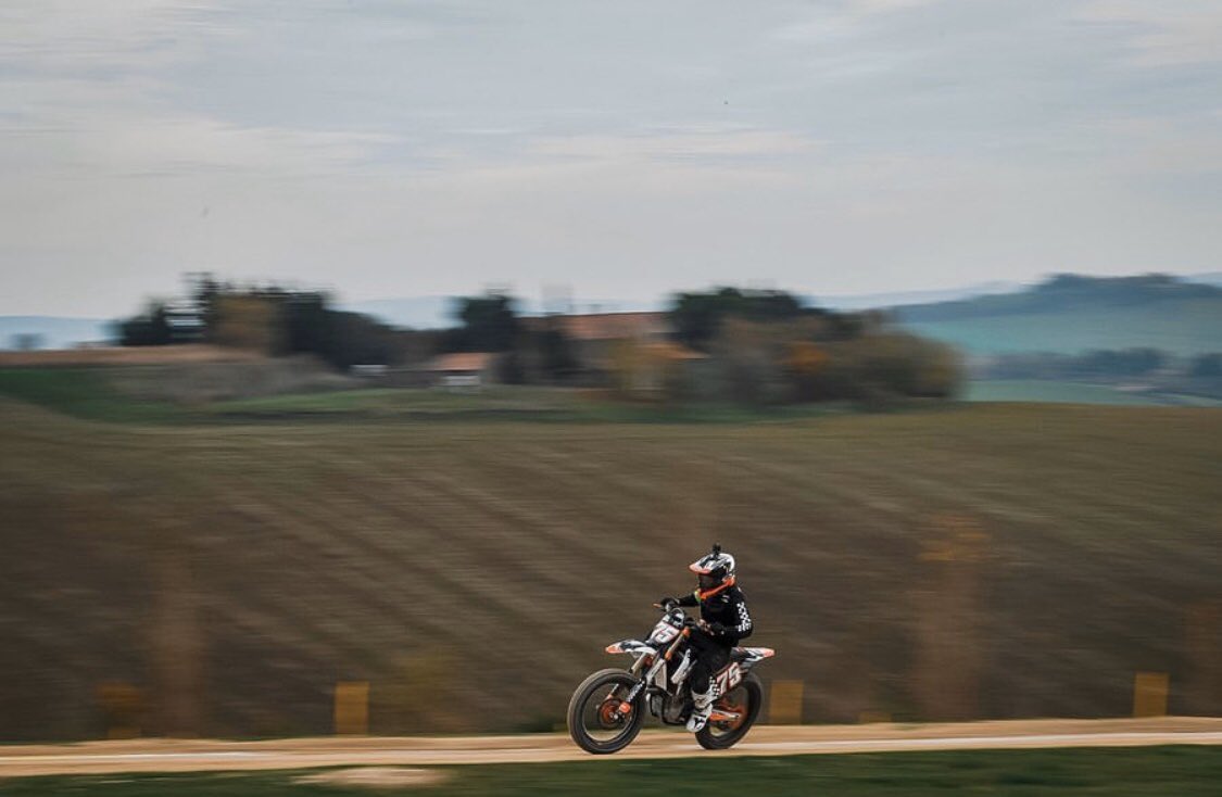 AlbertArenas75's tweet photo. #La100KmDeiCampioni ✊🏼✊🏼
Grazie @valeyellow46 for the invitation and @camilss for the great memories📸
-
#AA75 #Flattrack #RanchVr46 https://t.co/L8MxKDHCqH