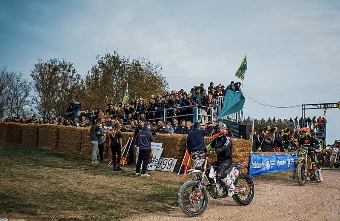 AlbertArenas75's tweet photo. #La100KmDeiCampioni ✊🏼✊🏼
Grazie @valeyellow46 for the invitation and @camilss for the great memories📸
-
#AA75 #Flattrack #RanchVr46 https://t.co/L8MxKDHCqH
