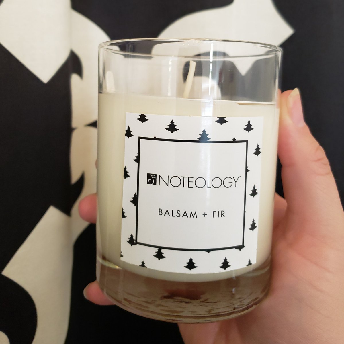 NoteologyFrag's tweet image. Are you team #faketree or team #realtree?

Light our Balsam + Fir 🌲 candle, with notes of fraser fir, oakmoss and cedarwood, and no one who visits your house over the holidays will be able to tell which team you're on! 👃

#notefragrances #winterscents #soycandle