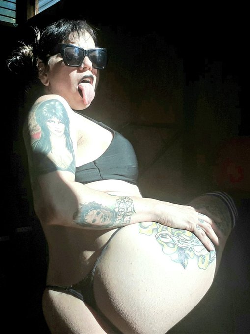 This Naughty Goth in her quite place🖤⚰💀 https://t.co/ckzUOeQKOj https://t.co/8gdUG5sEVB