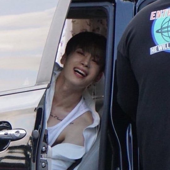 kwSeung's tweet photo. Missing this adult but he's still our baby. 

I love his tats
#HANSEUNGWOO https://t.co/GOJLwC4nDn